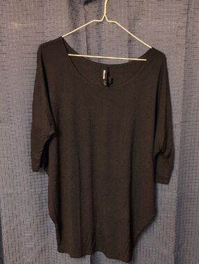 NWOT Agnes & Dora Black Tunic Top L